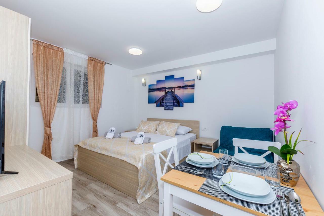 Apartments West Coast Split Eksteriør billede